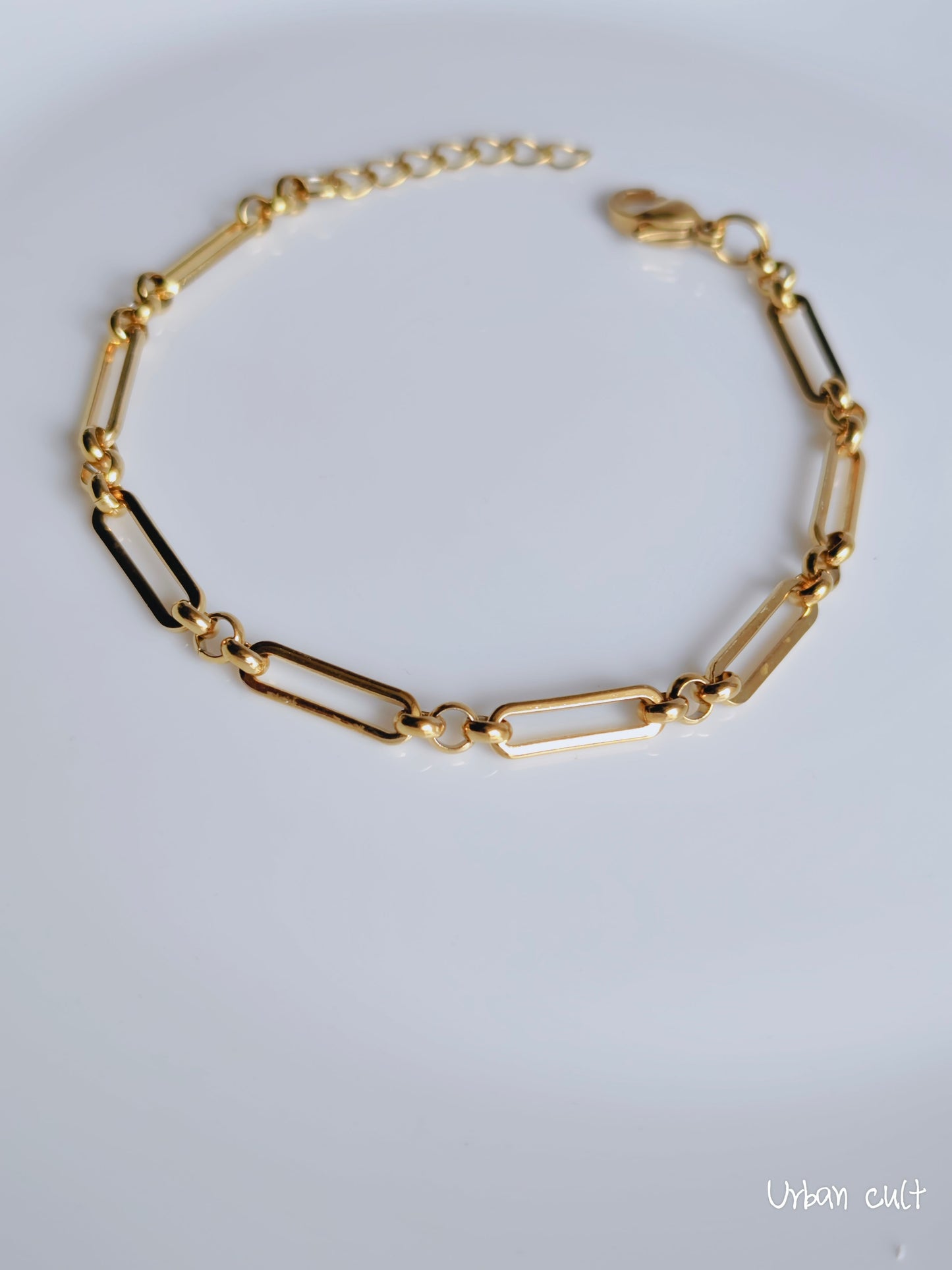 Gleaming Chain Bracelet