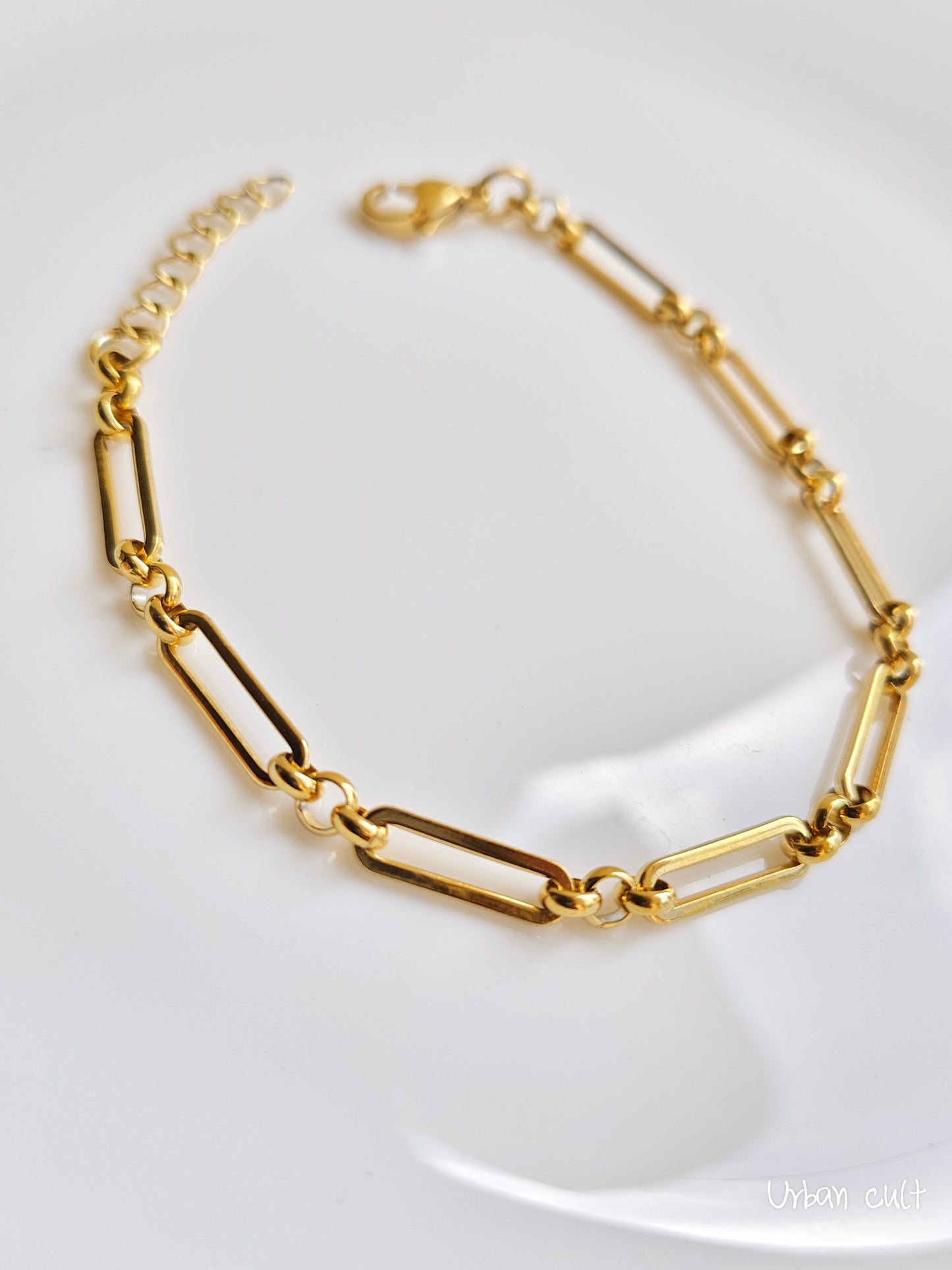 Gleaming Chain Bracelet