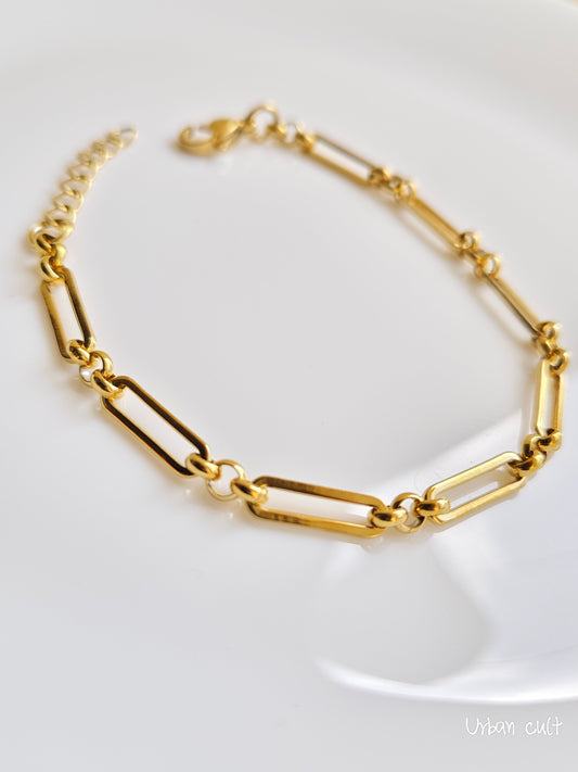 Gleaming Chain Bracelet