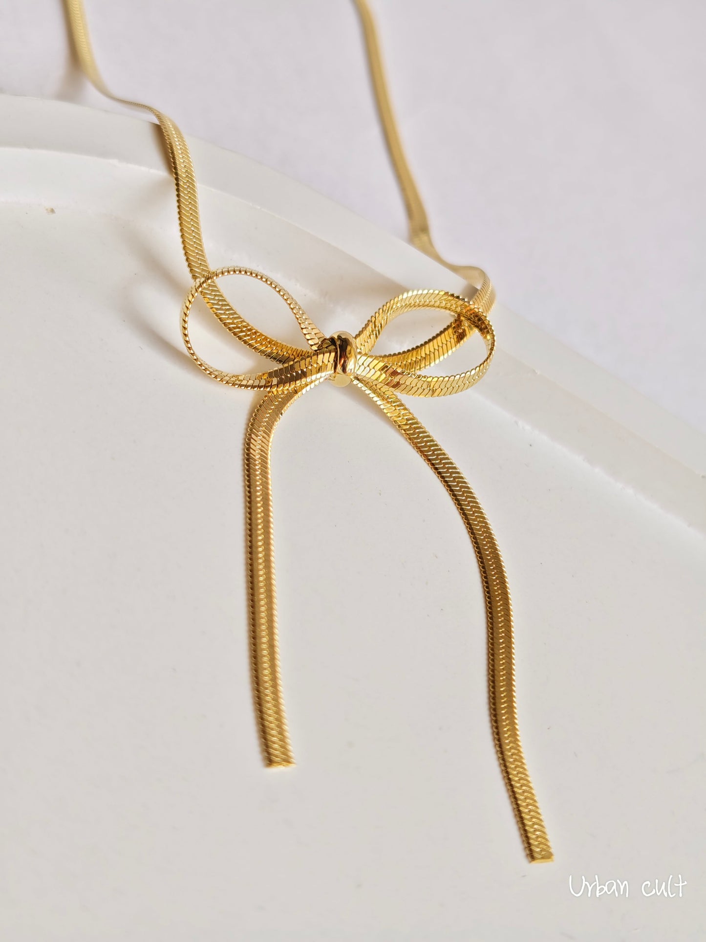 Lustrous Ribbon Charm