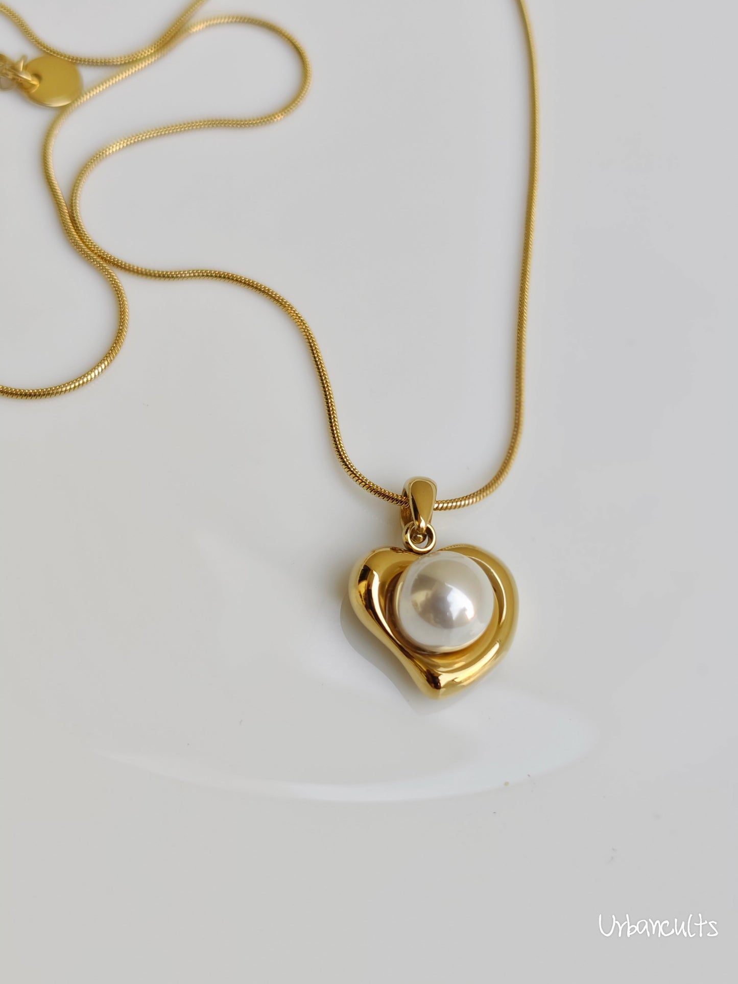 Embrance Pearl Necklace