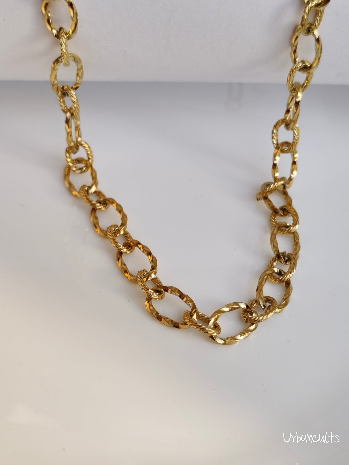 Twisted Oval link Neklace