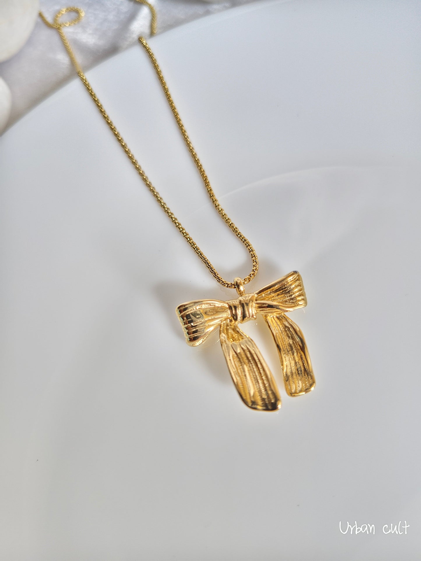 Cute bow pendant necklace