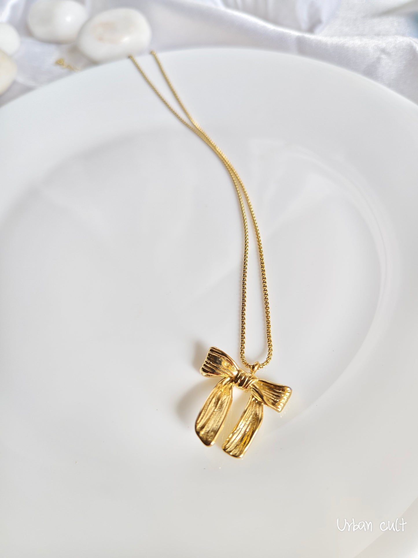 Cute bow pendant necklace