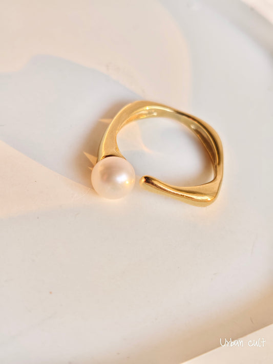 Elegance Pearl Ring